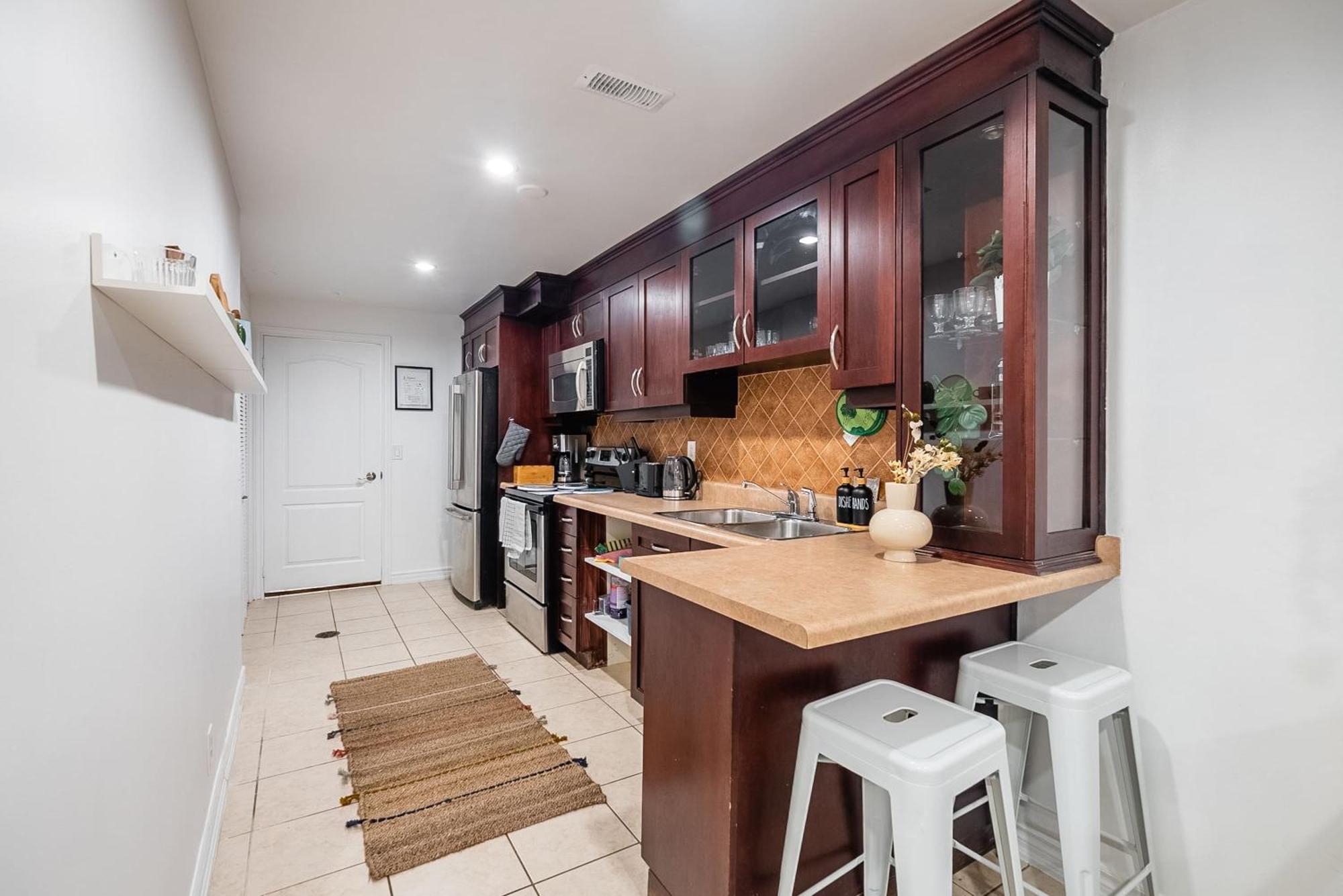 Basement Suite With Private Patio In Davenport Toronto Kültér fotó