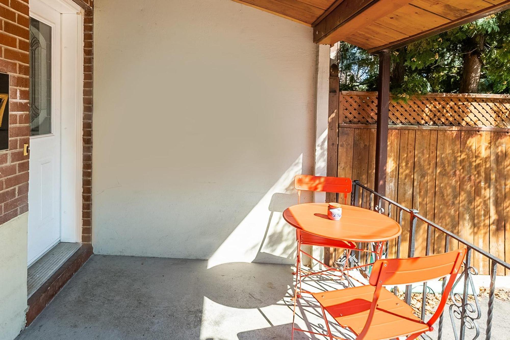 Basement Suite With Private Patio In Davenport Toronto Kültér fotó