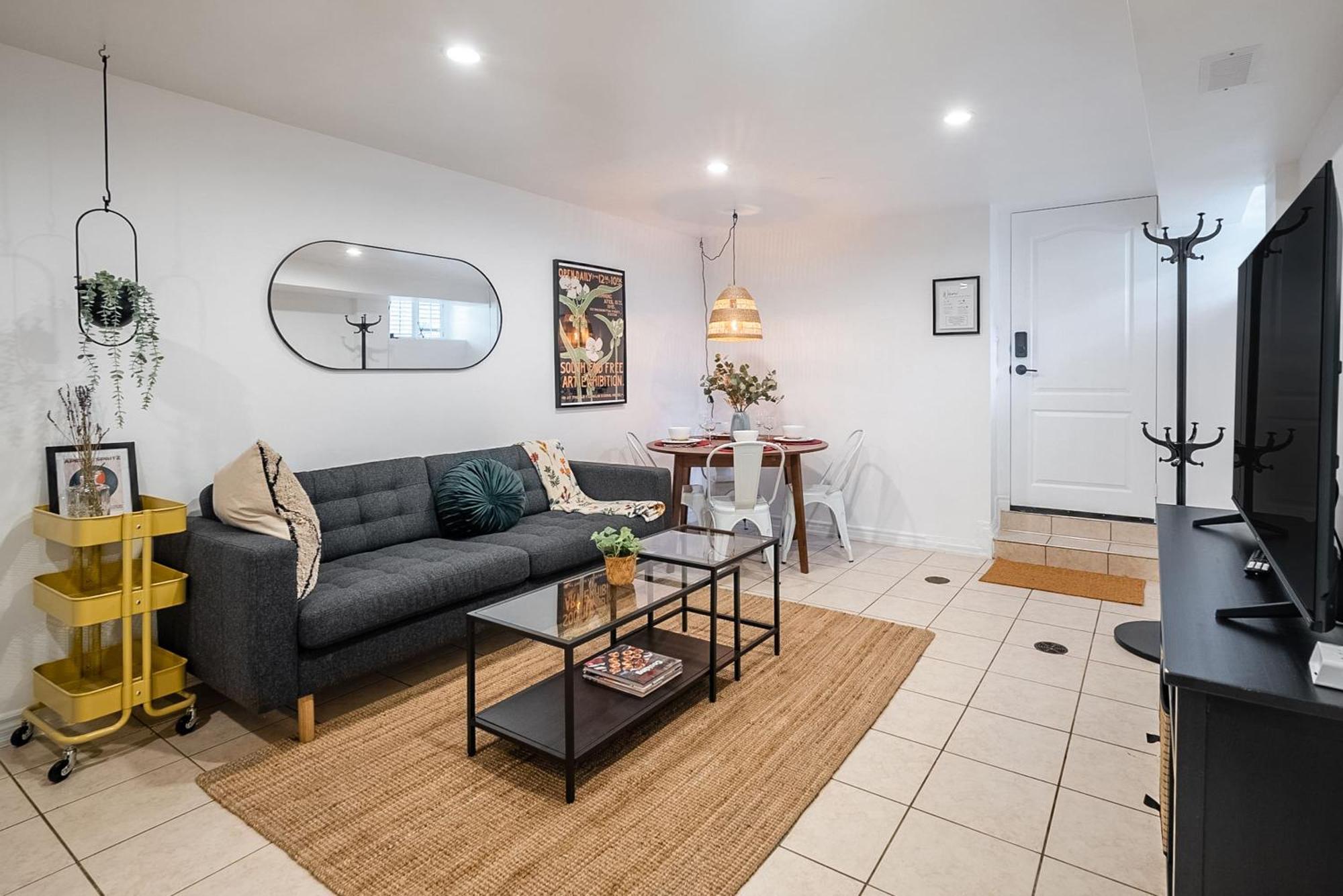 Basement Suite With Private Patio In Davenport Toronto Kültér fotó