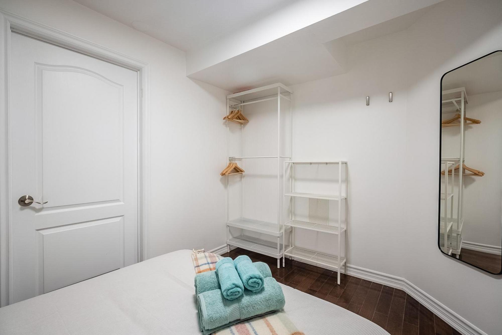 Basement Suite With Private Patio In Davenport Toronto Kültér fotó